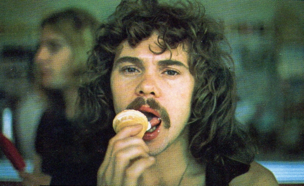 Alan Lancaster dans un bar de Melbourne (1975)